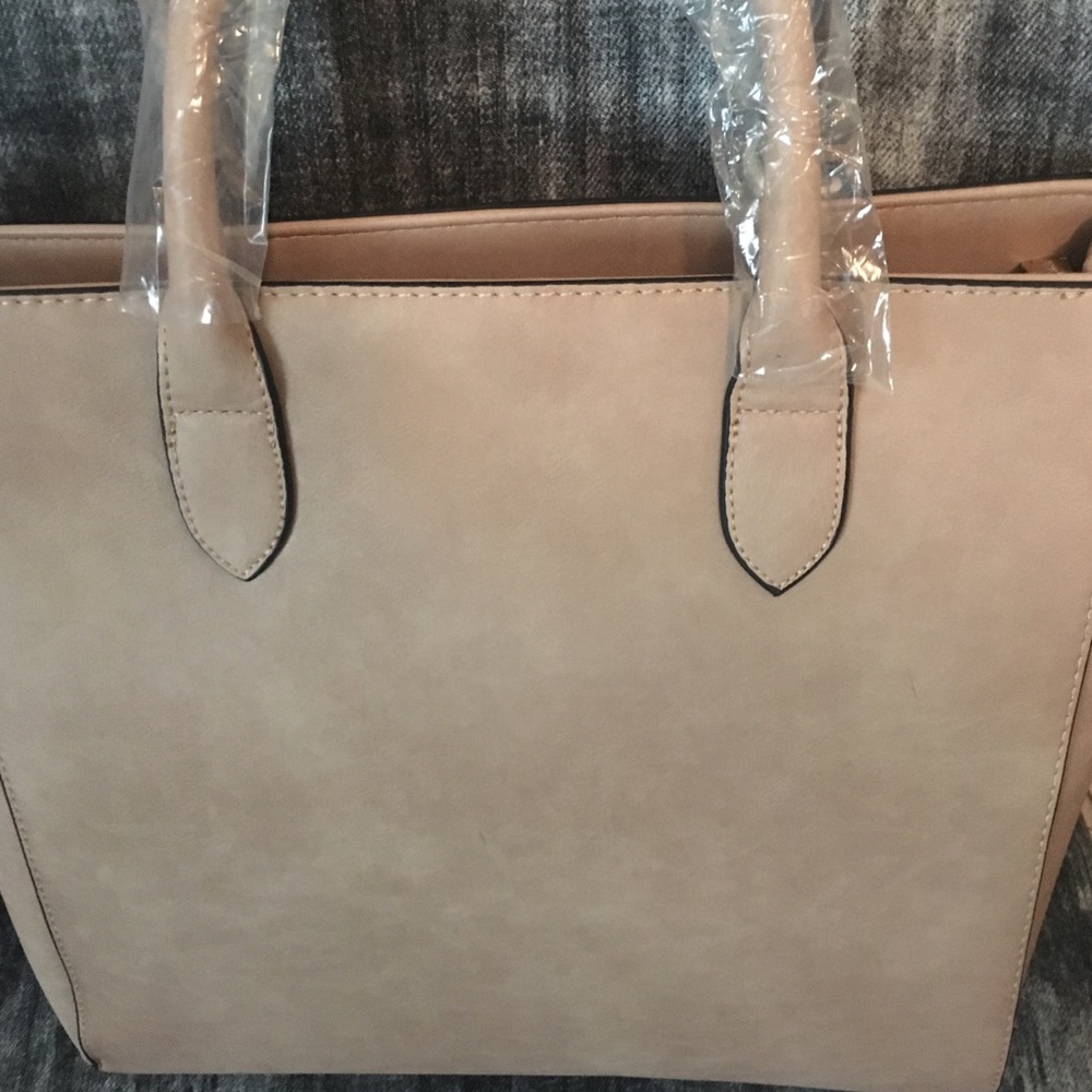 Leather Tote with shoulder strap included - Picture 4 of 6